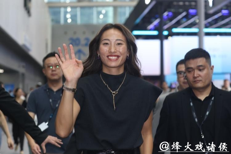 郑钦文当选WTA2025年度最受球迷欢迎单打球员