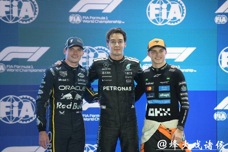 F1新加坡站排位赛：拉塞尔获得杆位 维斯塔潘第2